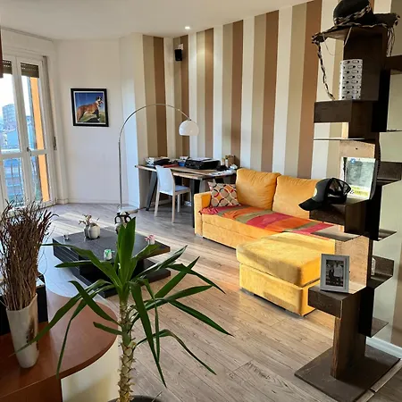 Apartment Snoop House *